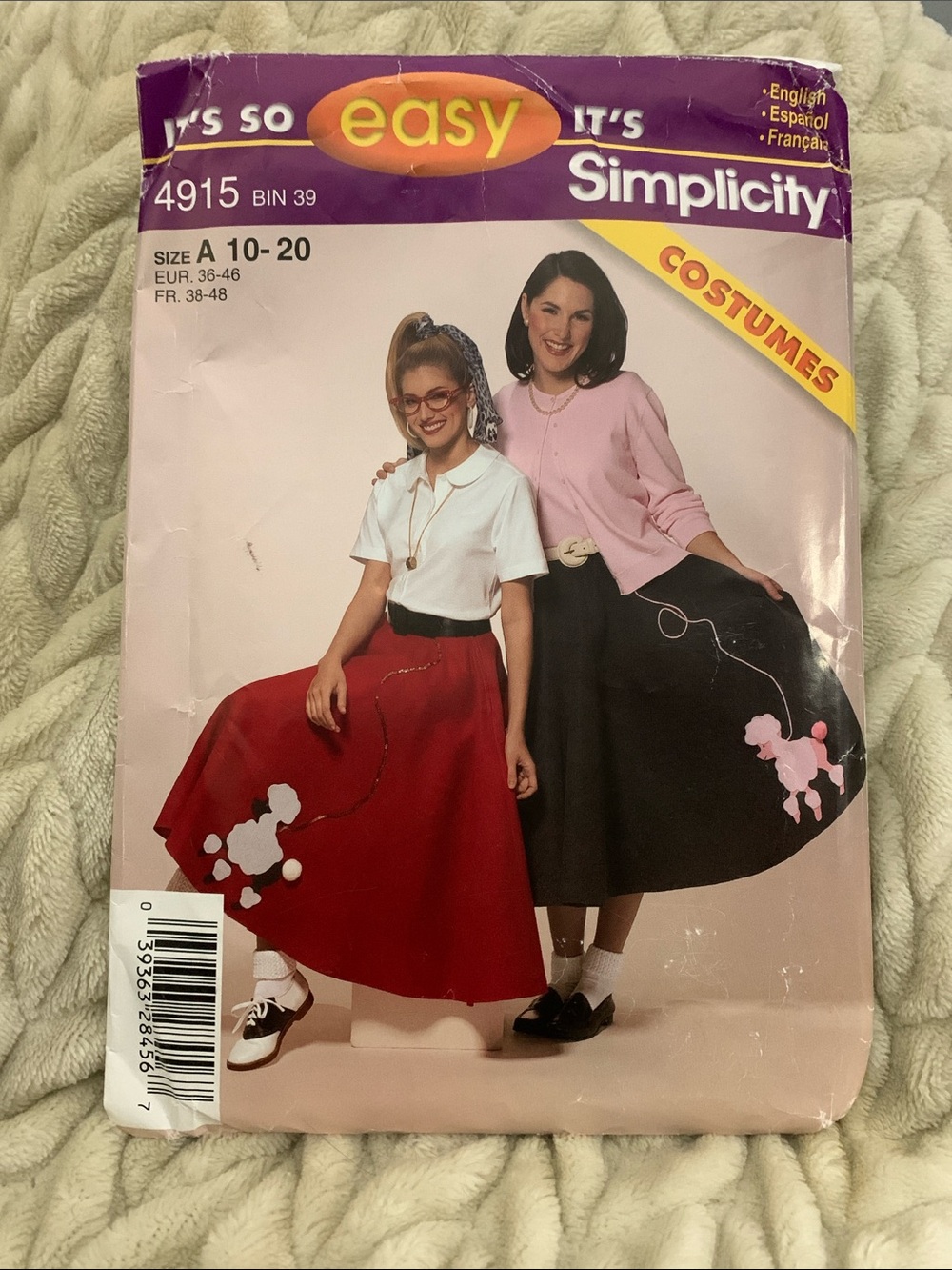 Simplicity 4915 Women’s Costume Pattern 1950s Poodle Skirts - Red & Black. Uncut
